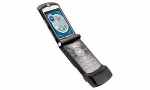 Motorola V3 (2004): símbolo de status, com design ultrafino e câmera VGA.